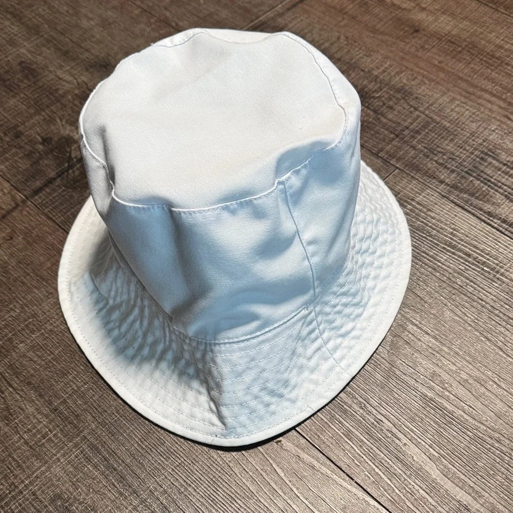 NWOT Alice + Olivia Reversible Bucket Hat - Picture 5 of 7